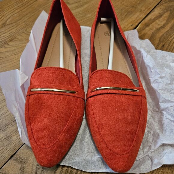 New Red Ballet Flat Pointy toe Loafers With Gold Detailing - Picture 2 of 5